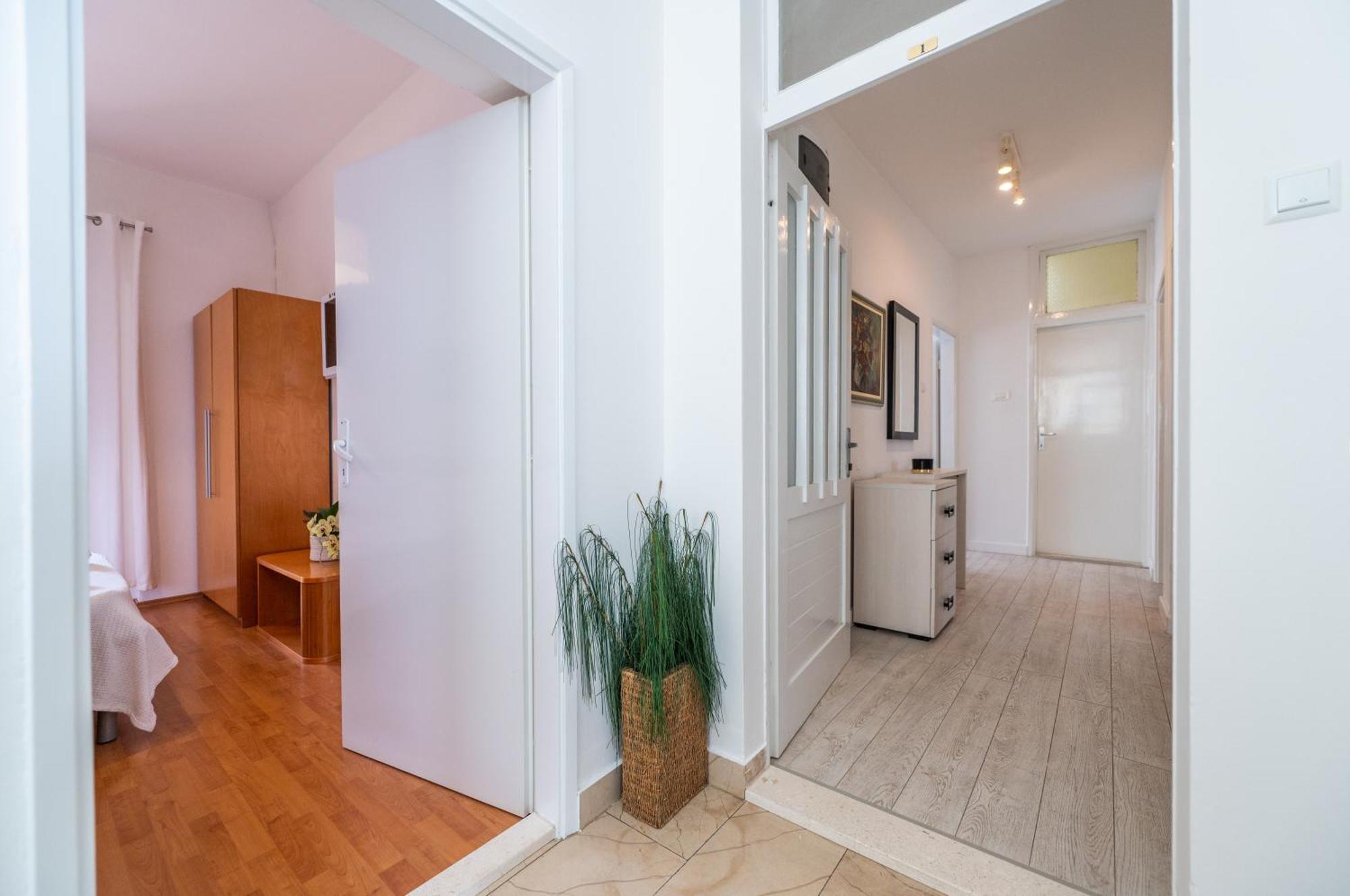 Apartments Sokol Makarska Ngoại thất bức ảnh