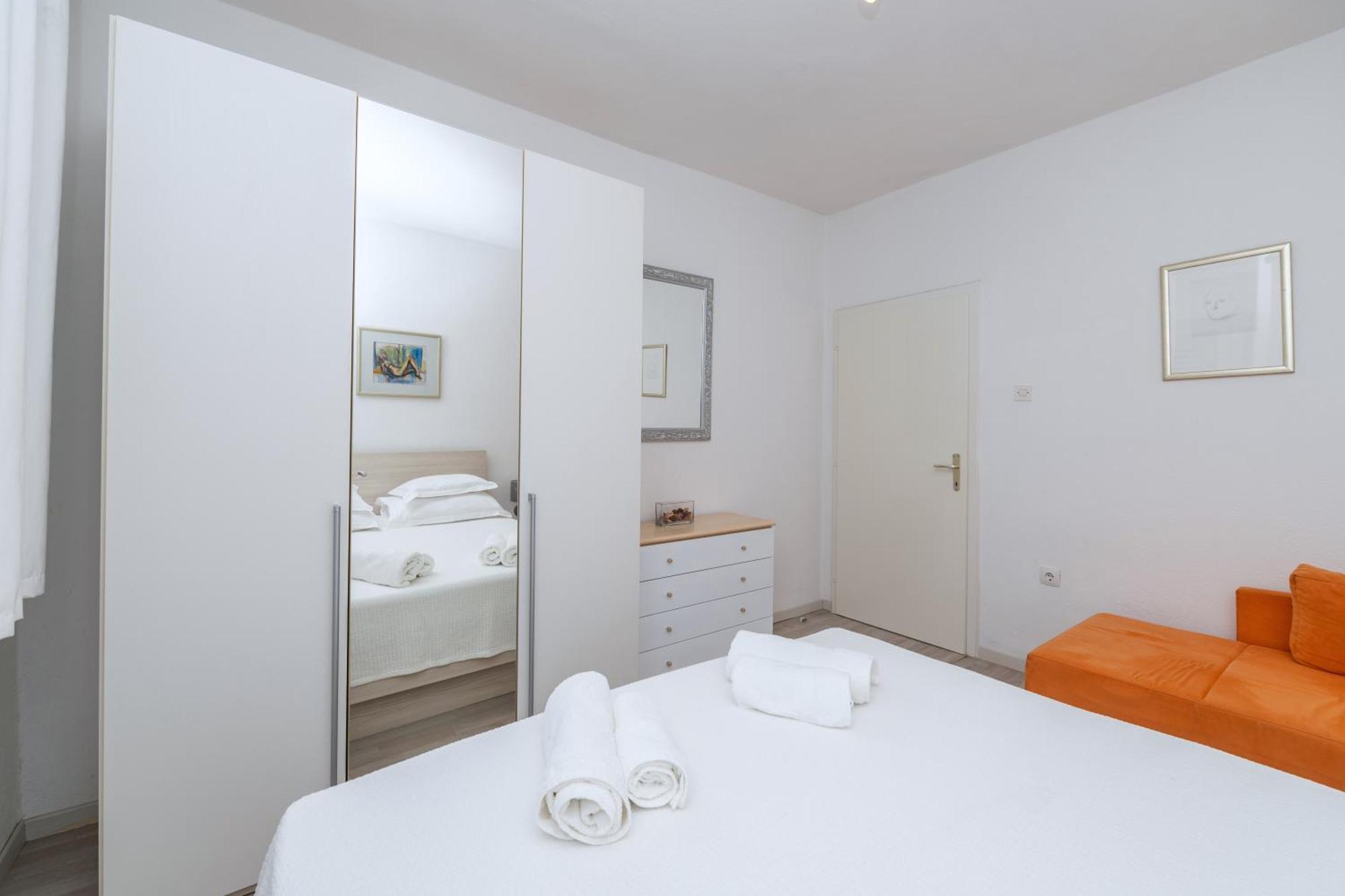 Apartments Sokol Makarska Ngoại thất bức ảnh