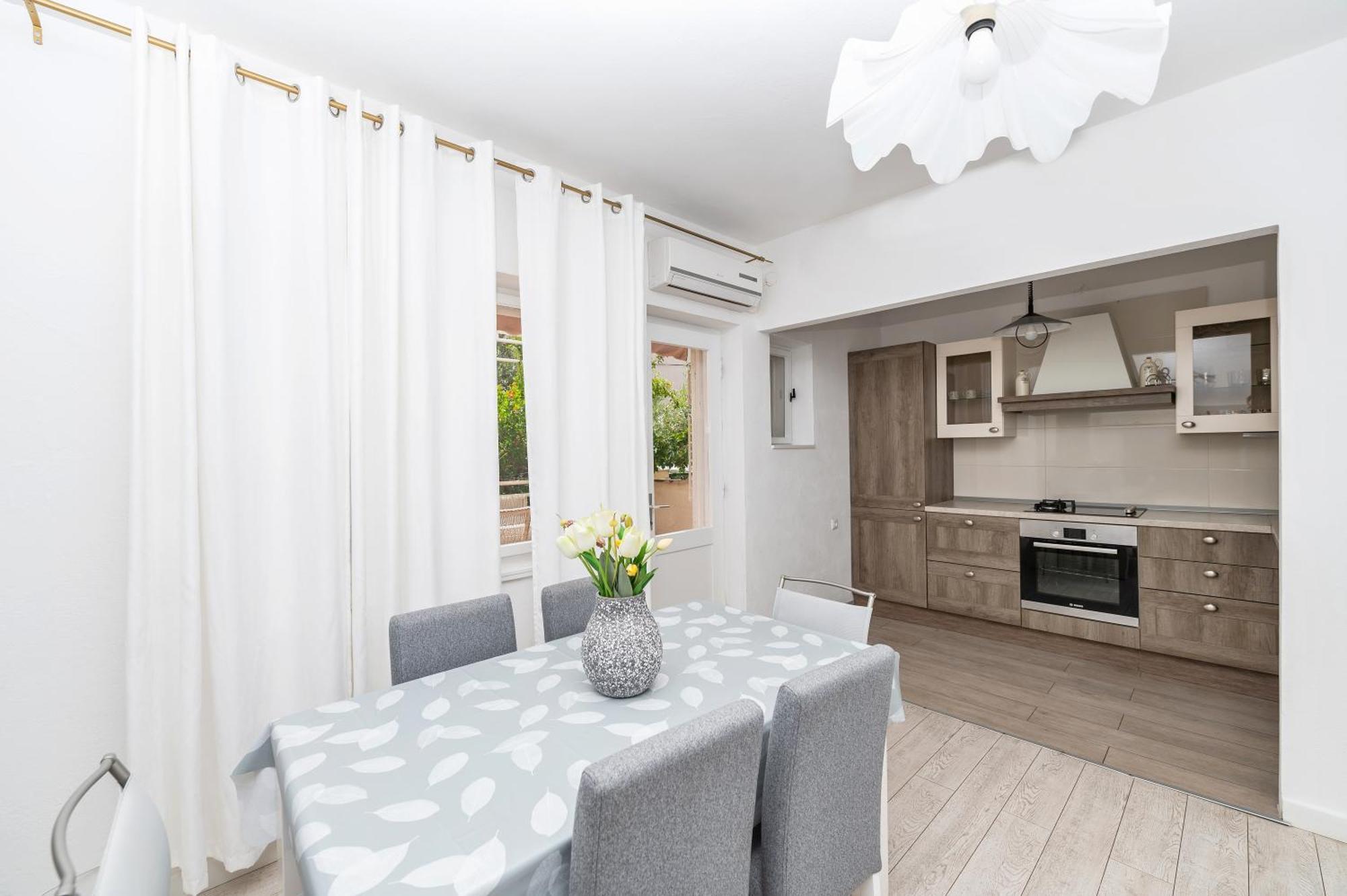 Apartments Sokol Makarska Ngoại thất bức ảnh